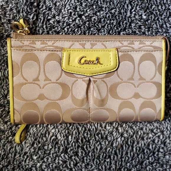 *Coach Wallet - Picture 1 of 8